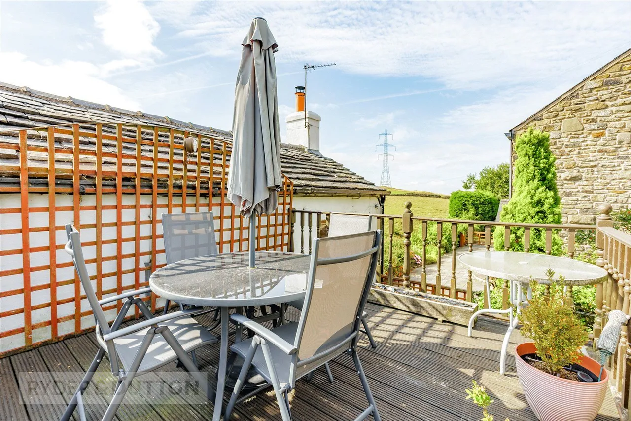 Luzley Road, Ashton-under-Lyne, OL6, photo 16