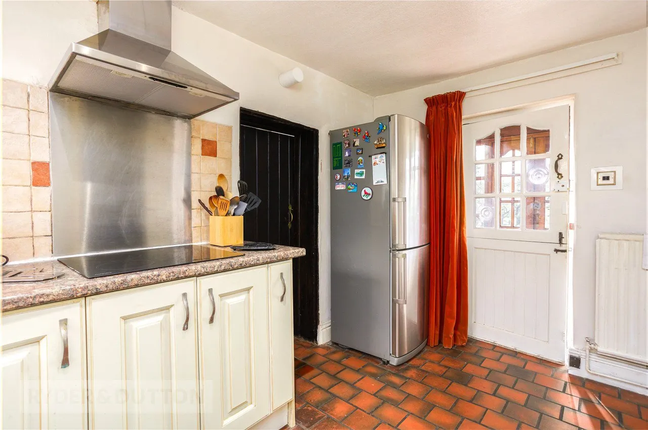 Luzley Road, Ashton-under-Lyne, OL6, photo 5