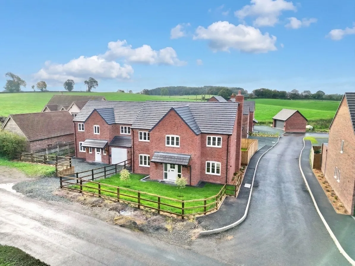 5 bed house for sale, Stafford Road, Woodseaves, ST20