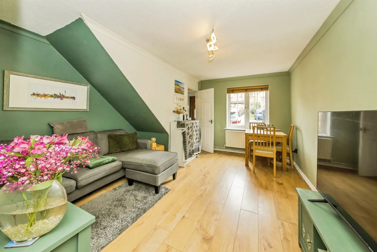 Colwell Gardens, Haywards Heath, photo 12