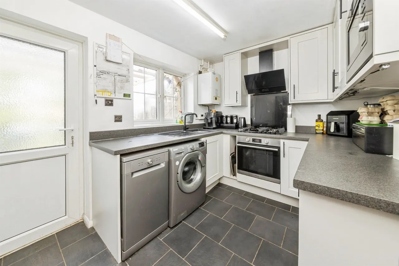 Colwell Gardens, Haywards Heath, photo 6
