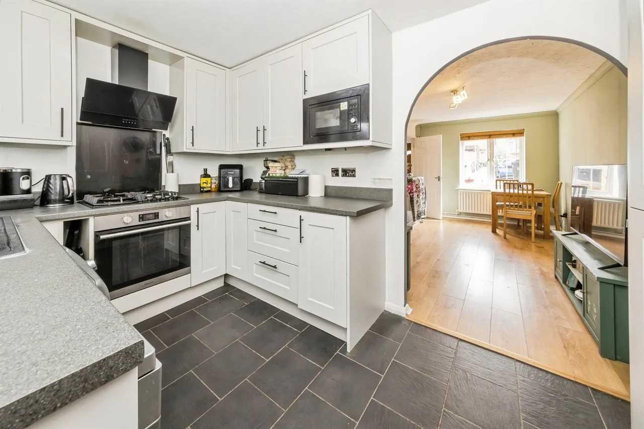 Colwell Gardens, Haywards Heath, photo 10