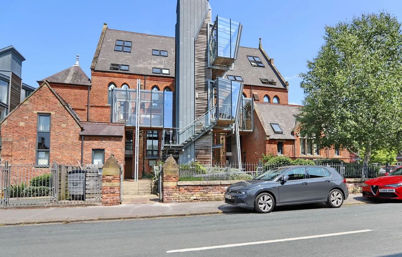 2 bed flat for sale, Grey Street, Prestwich, M25