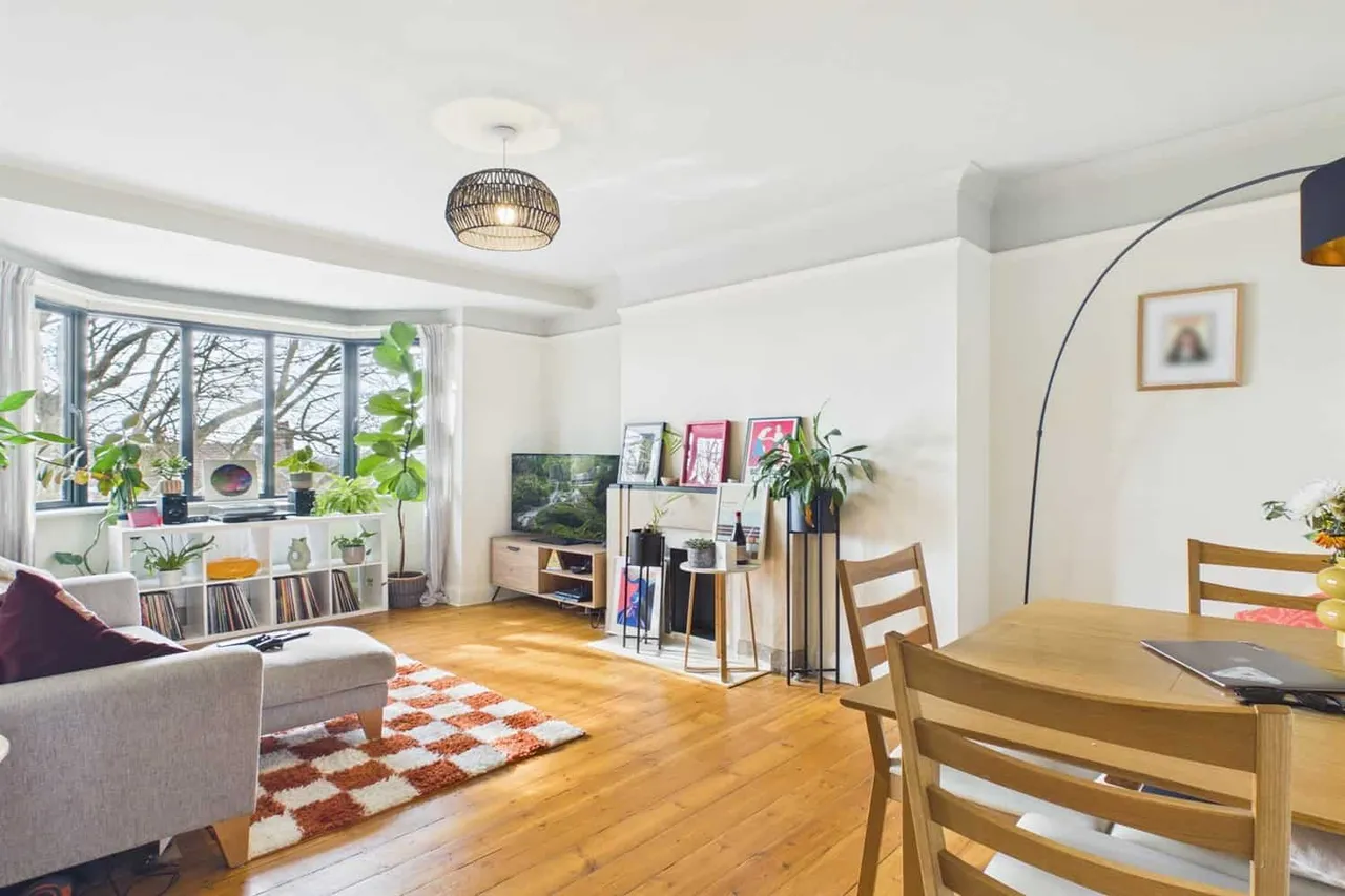 2 bed flat for sale — Streatham High Road, London, SW16 3NU