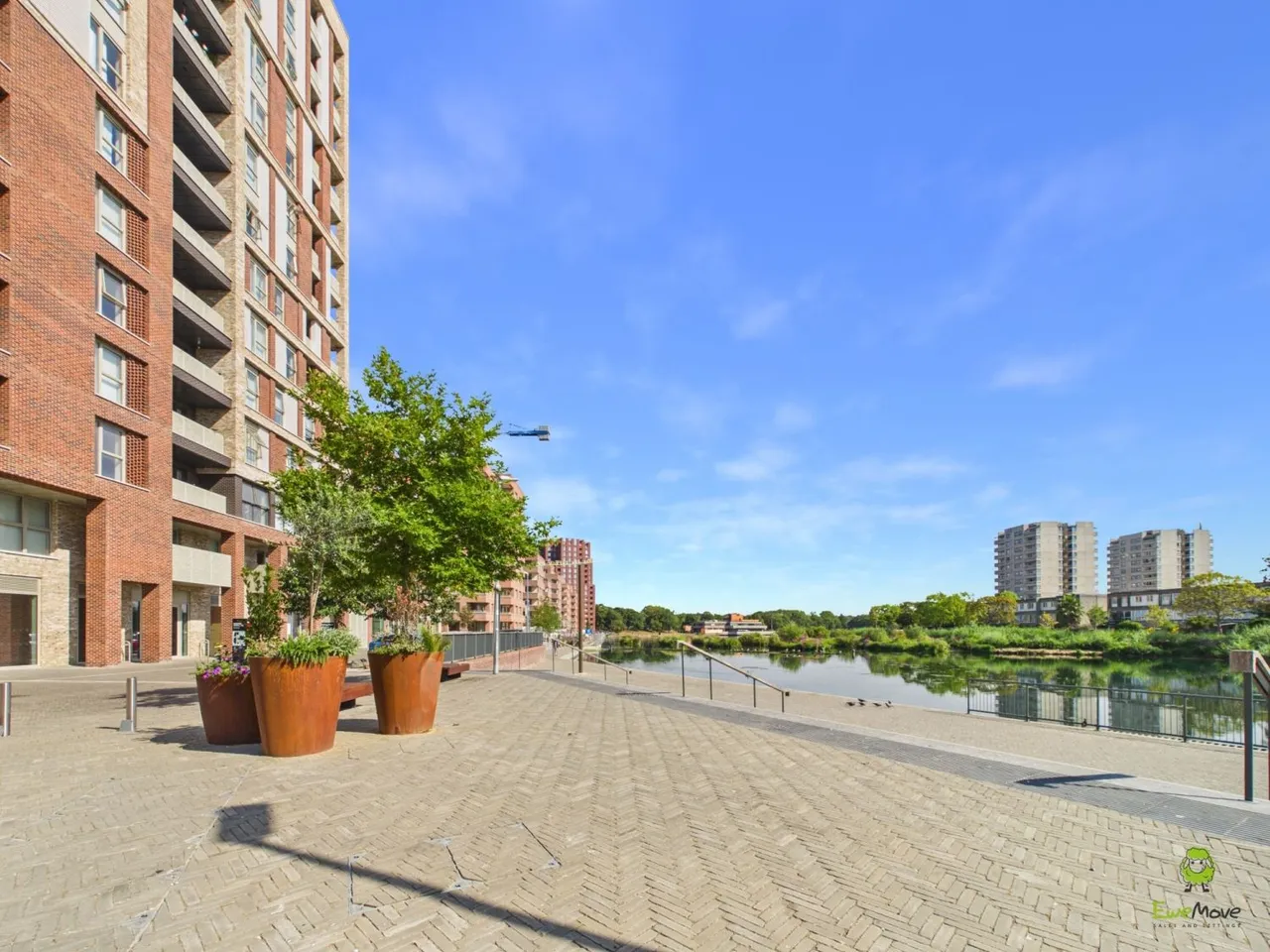3 bed flat for sale, Wagtail Walk, London, SE2