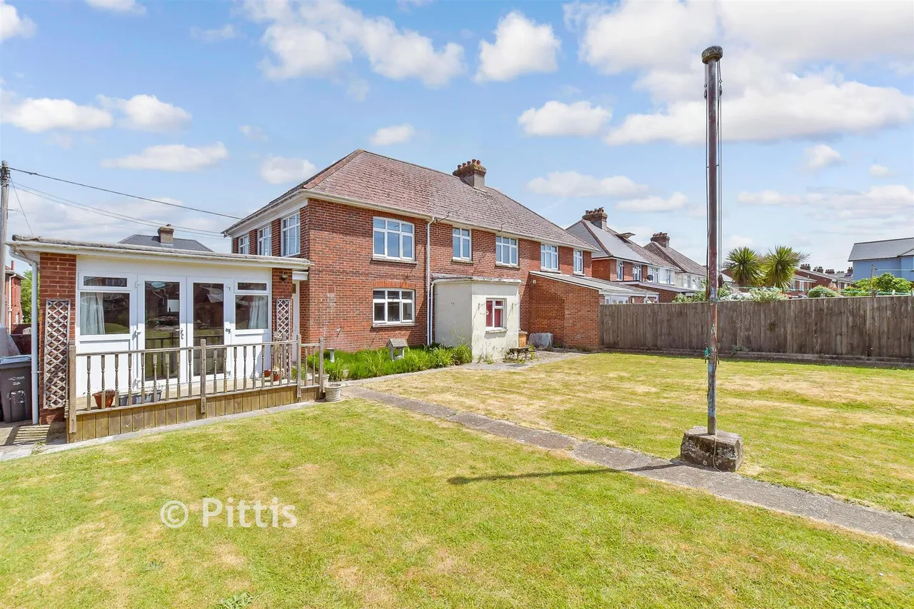 Albany Road, Newport, PO30, photo 3