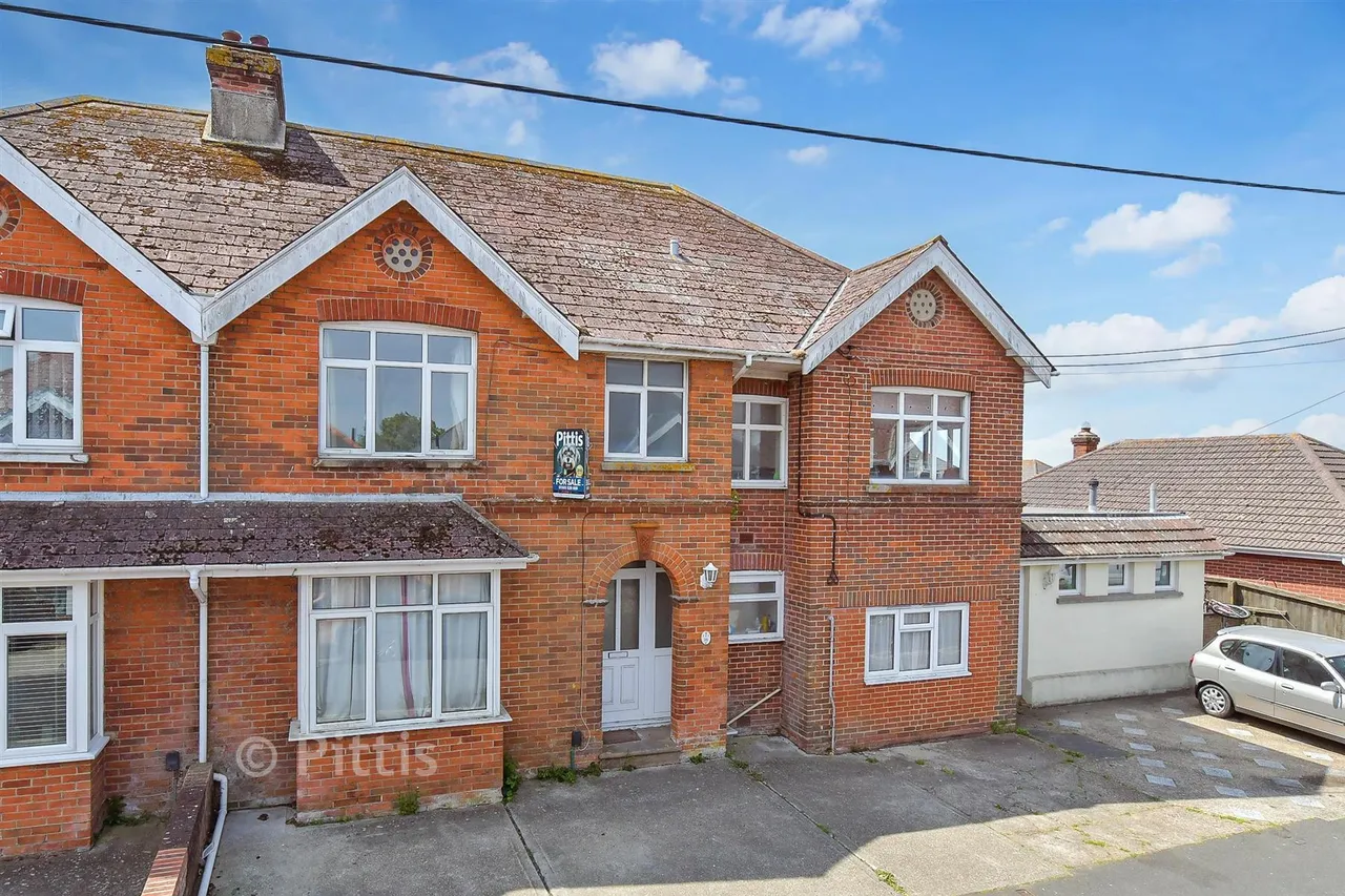 6 bed house for sale, Albany Road, Newport, PO30