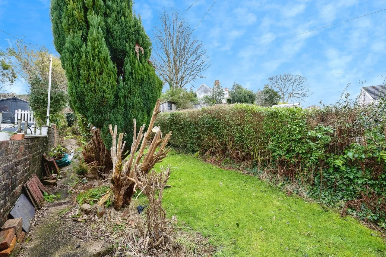 Coedsaeson Crescent, Sketty, SA2, photo 18