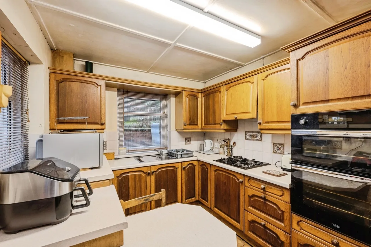 Coedsaeson Crescent, Sketty, SA2, photo 9