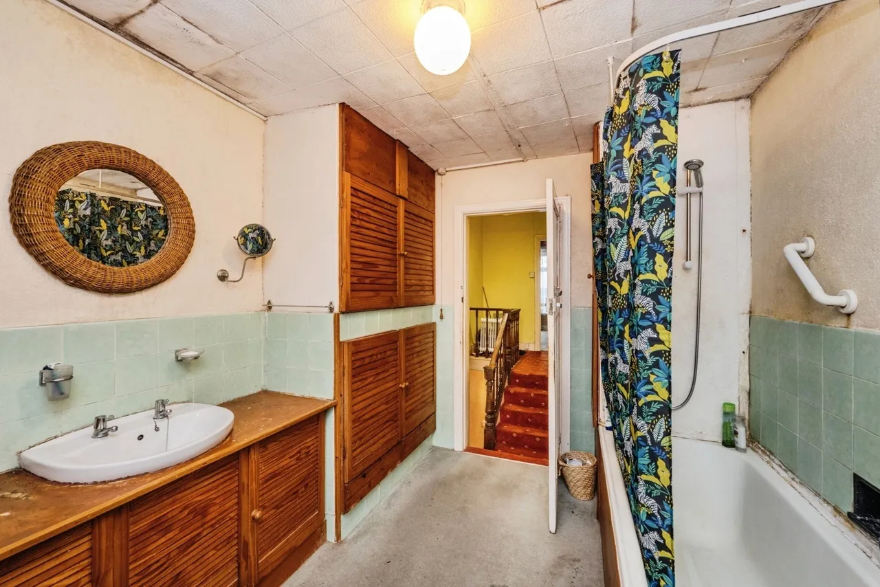 Coedsaeson Crescent, Sketty, SA2, photo 13