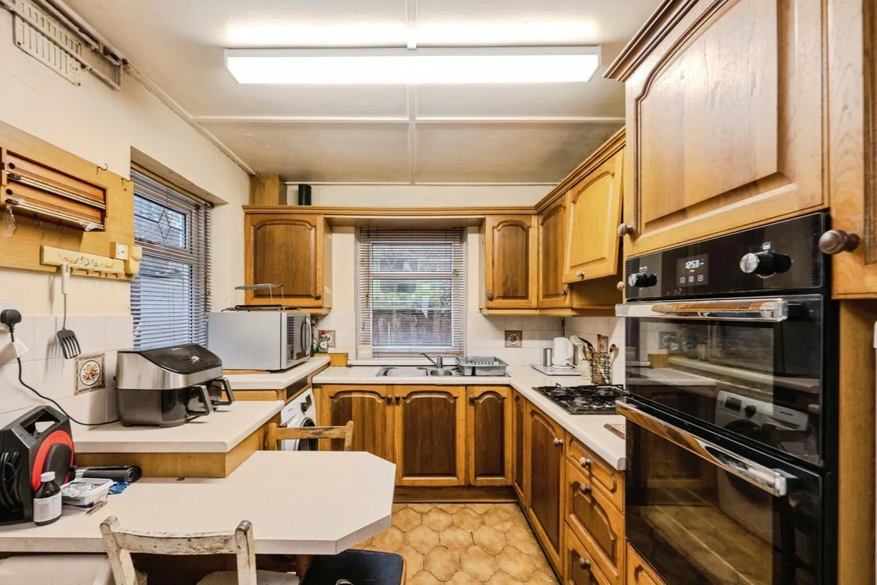 Coedsaeson Crescent, Sketty, SA2, photo 10