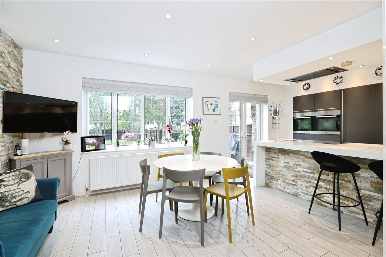 Dukes Wood Drive, Gerrards Cross, SL9, photo 12