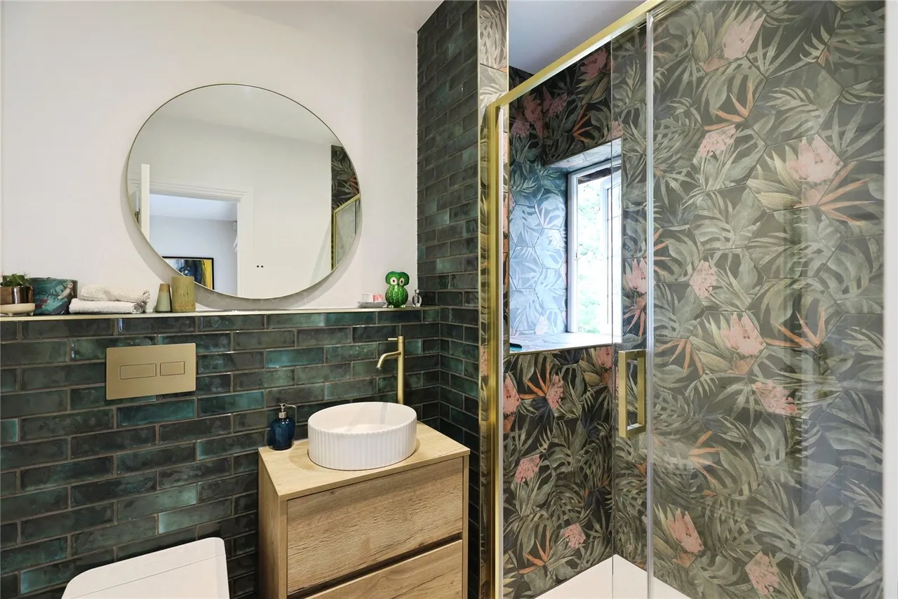 Dukes Wood Drive, Gerrards Cross, SL9, photo 18