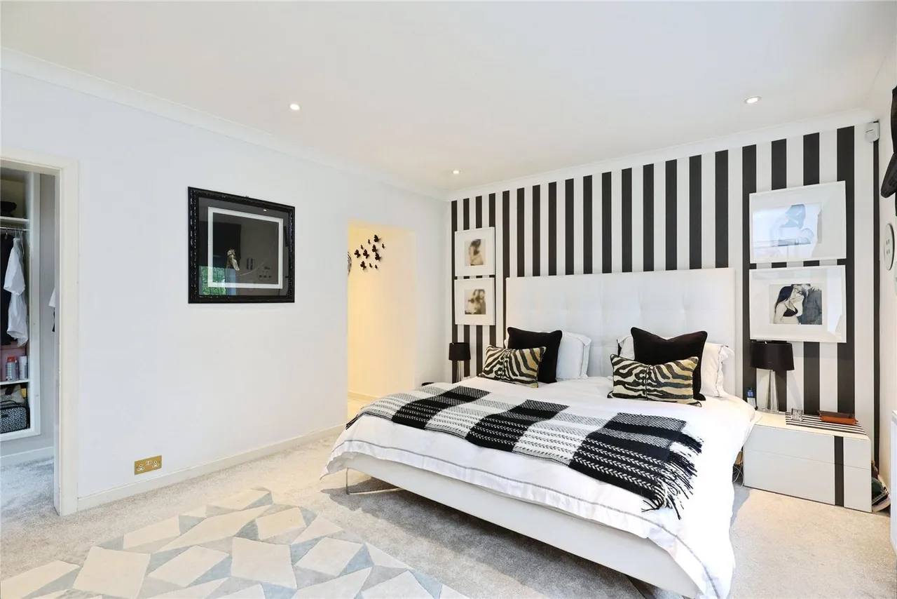Dukes Wood Drive, Gerrards Cross, SL9, photo 21