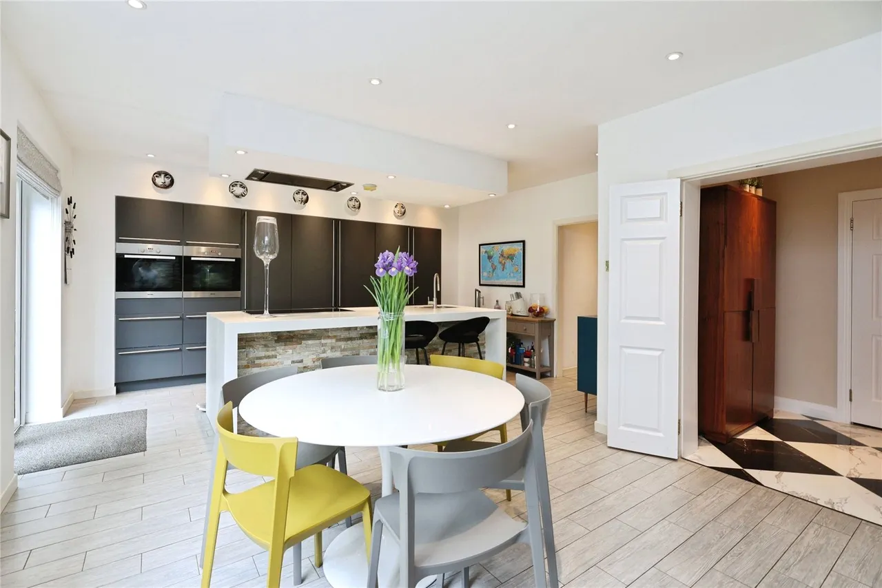 Dukes Wood Drive, Gerrards Cross, SL9, photo 2