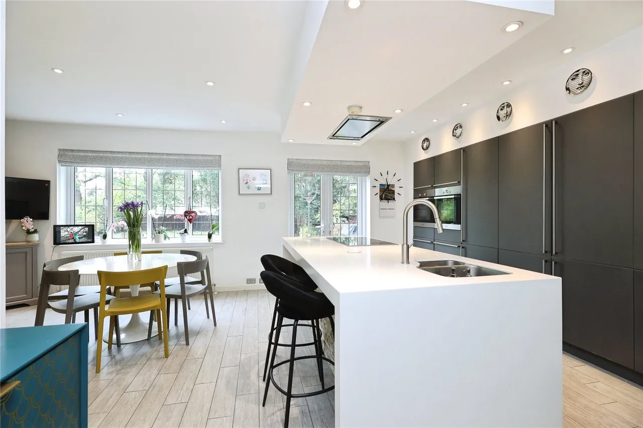Dukes Wood Drive, Gerrards Cross, SL9, photo 14
