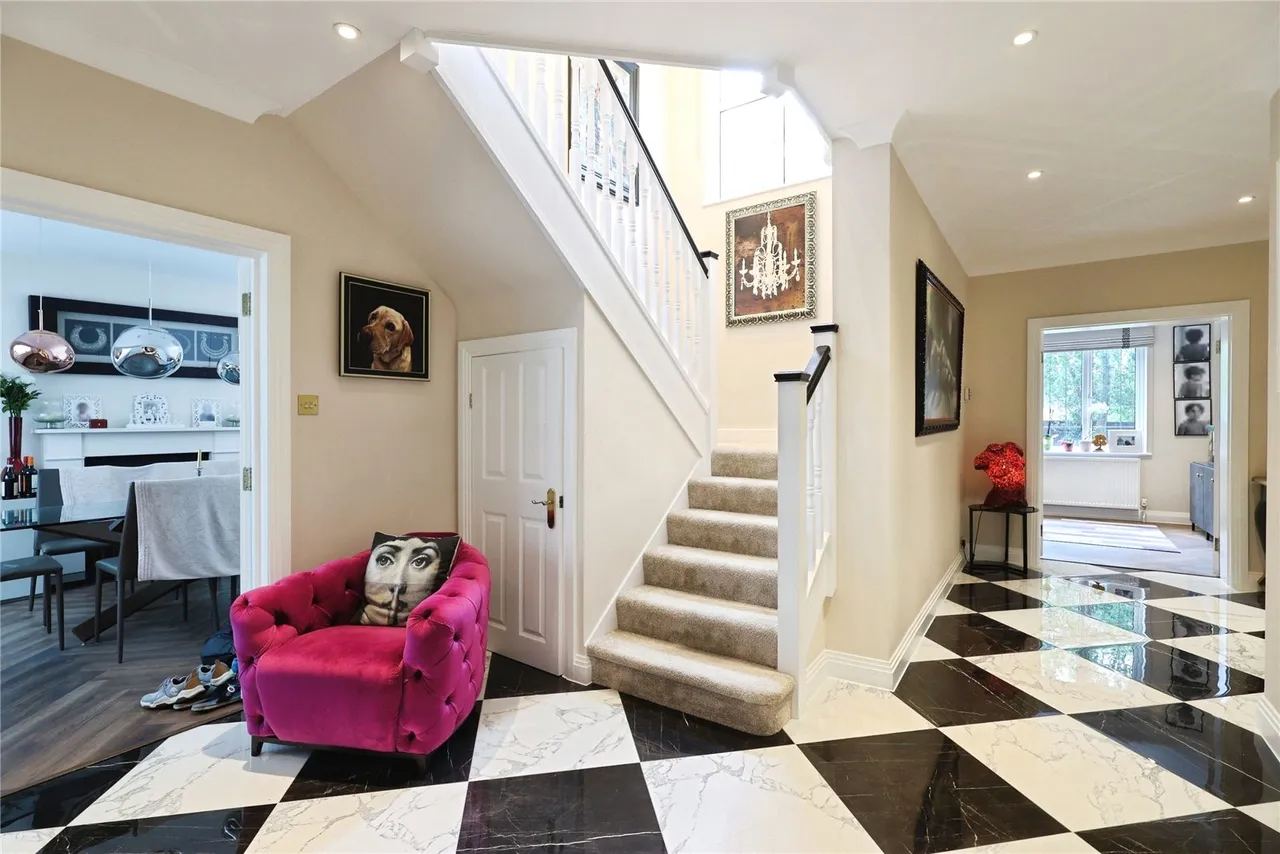 Dukes Wood Drive, Gerrards Cross, SL9, photo 3