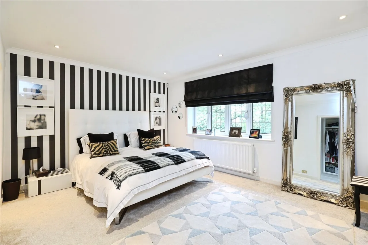 Dukes Wood Drive, Gerrards Cross, SL9, photo 8