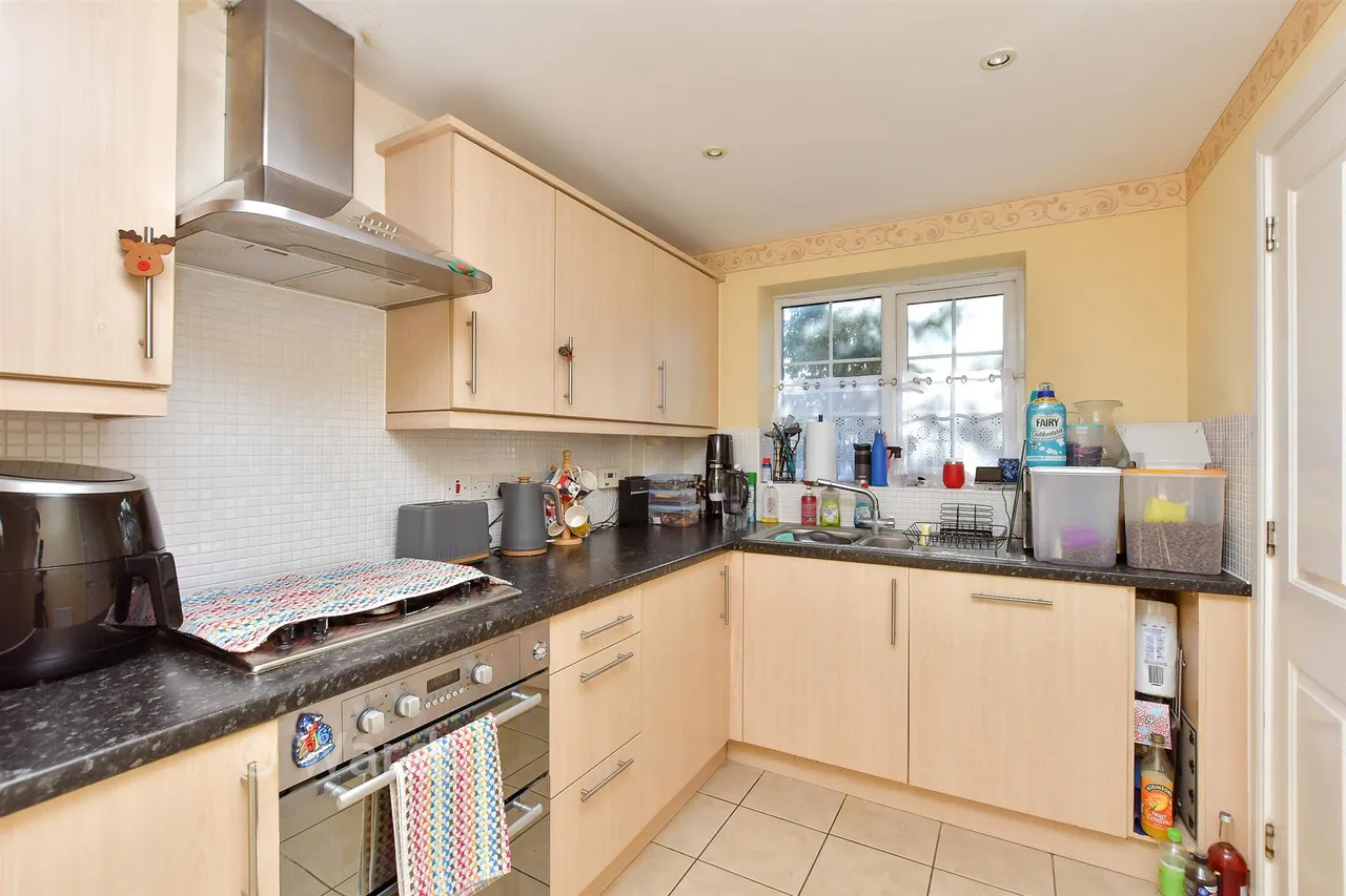 Fennel Close, Minster On Sea, ME12, photo 4