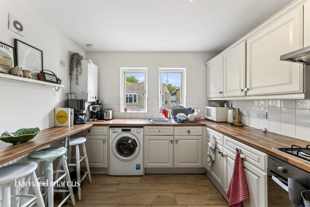 Holgate Avenue, London, photo 4