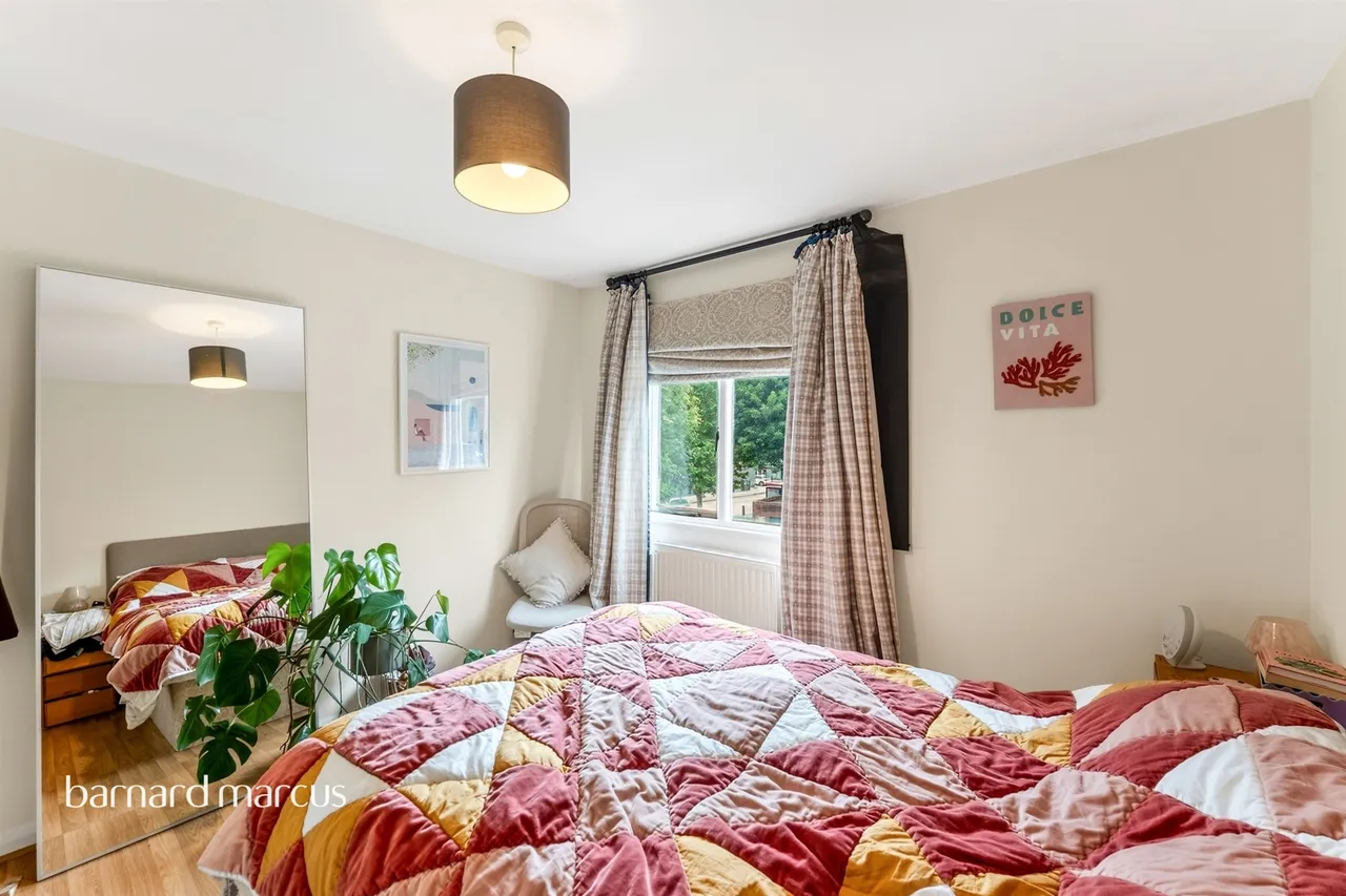 Holgate Avenue, London, photo 6