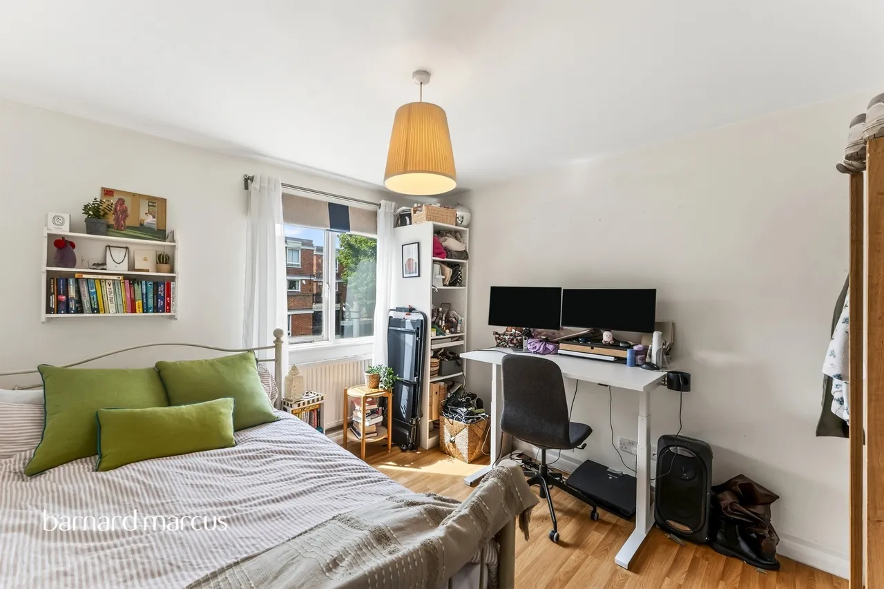 Holgate Avenue, London, photo 8