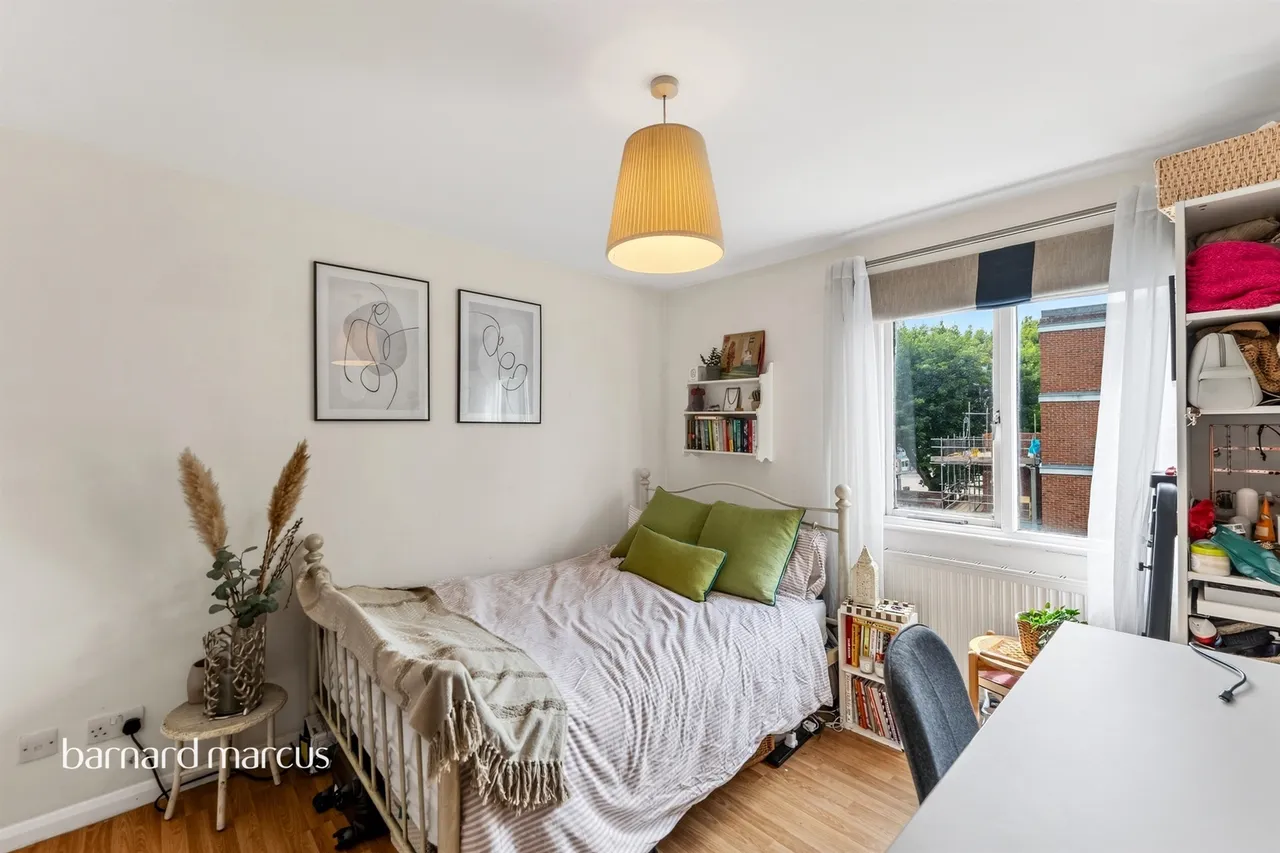 Holgate Avenue, London, photo 7