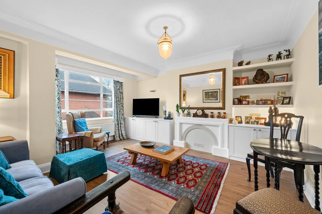 2 bed flat to rent, Woodside, London, SW19