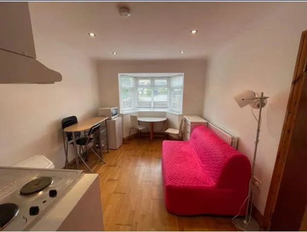 Hoylake Road, LONDON, photo 3