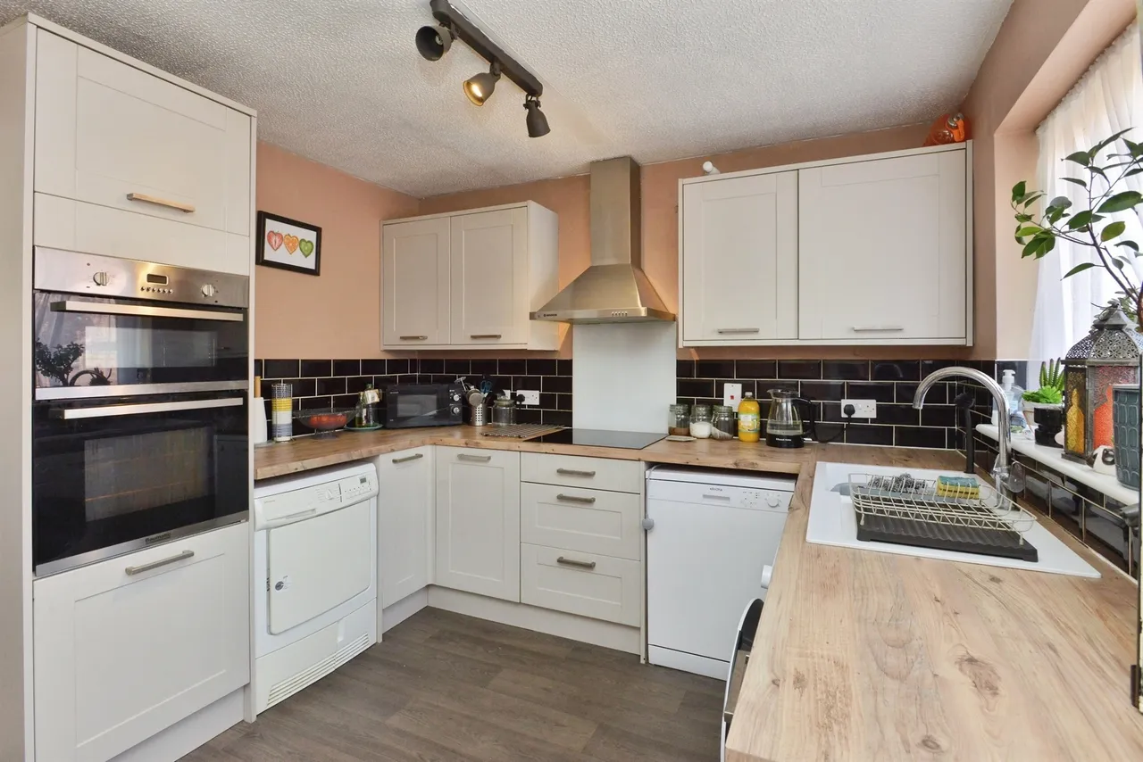 Redwood Gate, Shenley Lodge, MK5, photo 15