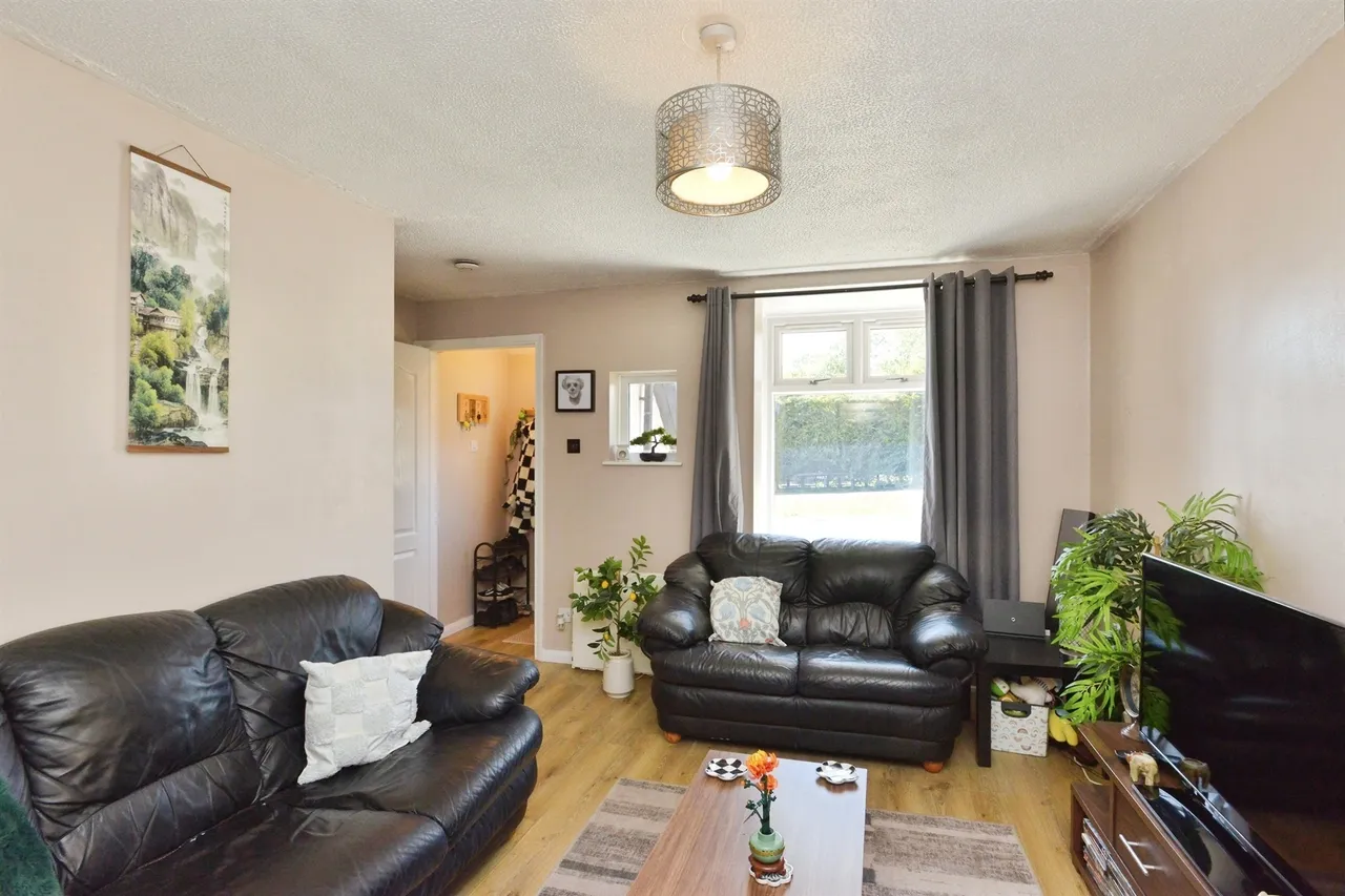 Redwood Gate, Shenley Lodge, MK5, photo 4