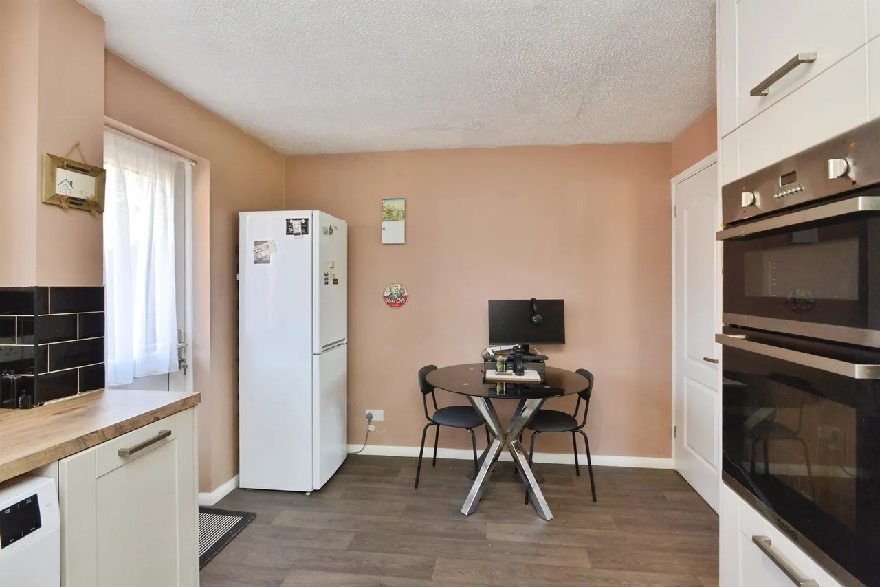 Redwood Gate, Shenley Lodge, MK5, photo 7