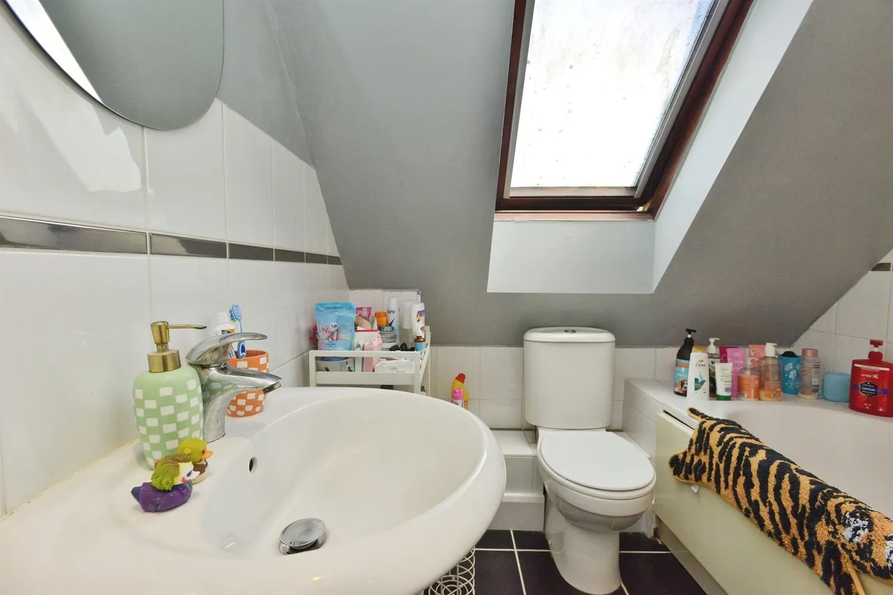 Redwood Gate, Shenley Lodge, MK5, photo 14