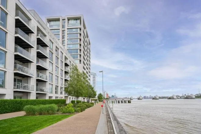 Royal Wharf Walk, London, E16, photo 30