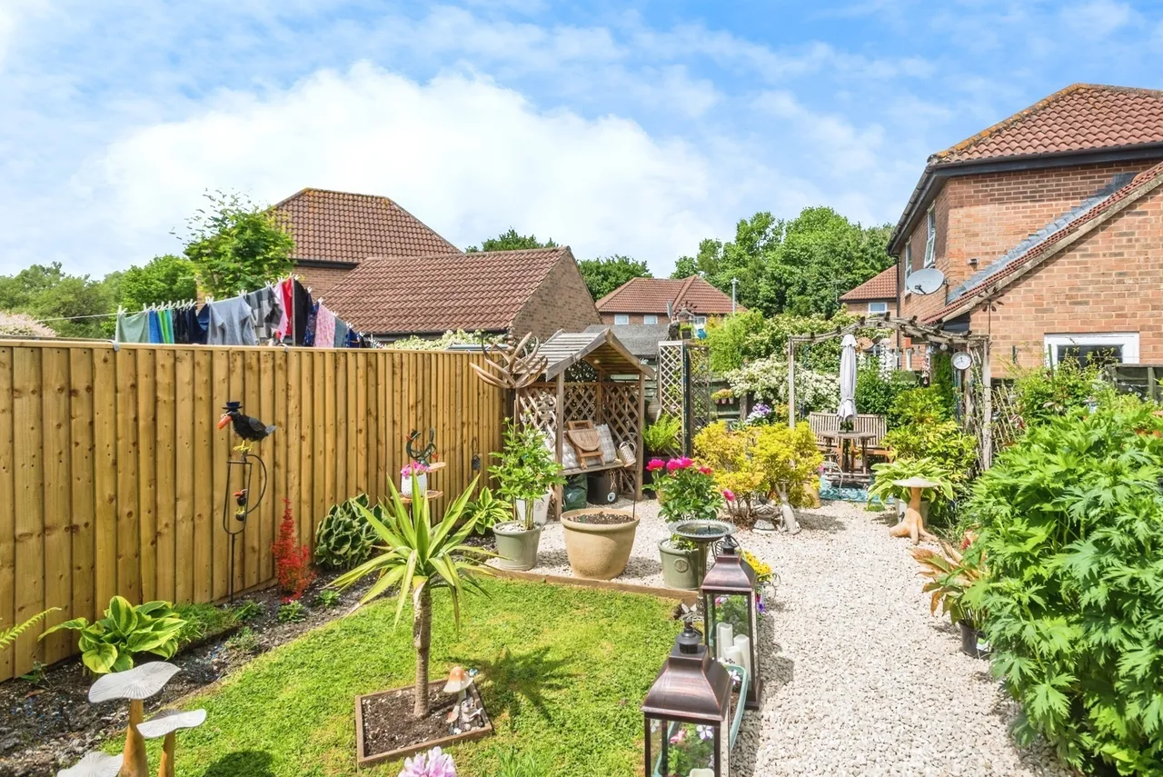Pasture Close, Swindon, Wiltshire, SN2, photo 12