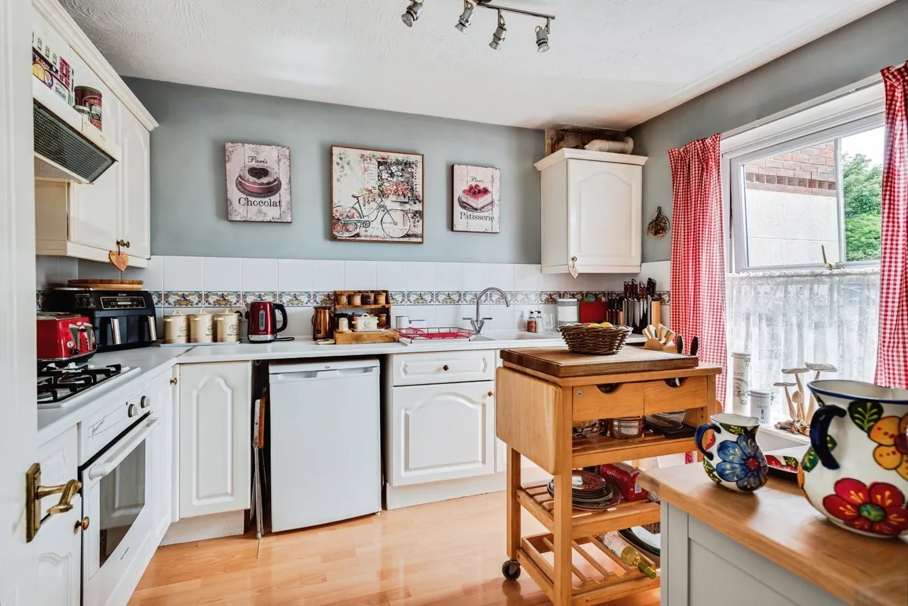 Pasture Close, Swindon, Wiltshire, SN2, photo 4