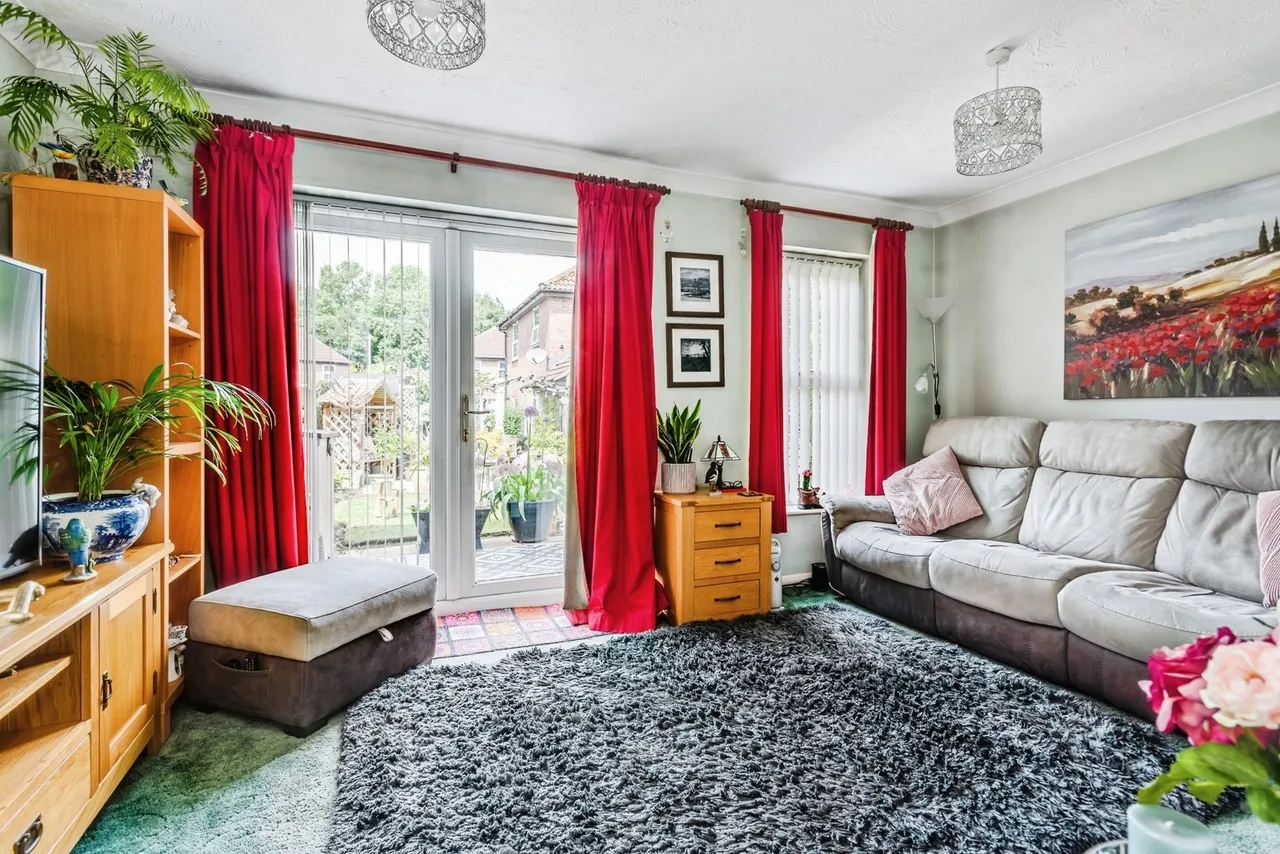 Pasture Close, Swindon, Wiltshire, SN2, photo 2