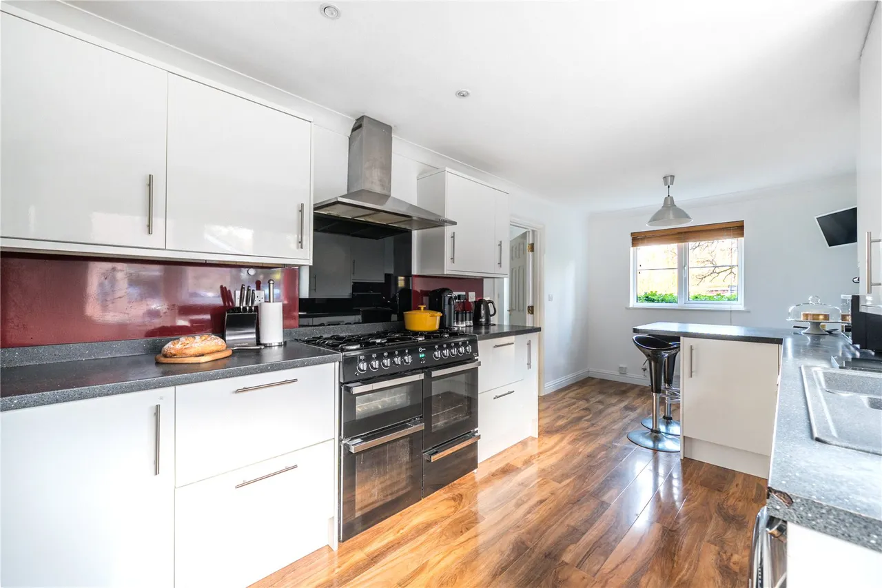 Kingsbridge End, Hook, Hampshire, RG27 9QQ, photo 8