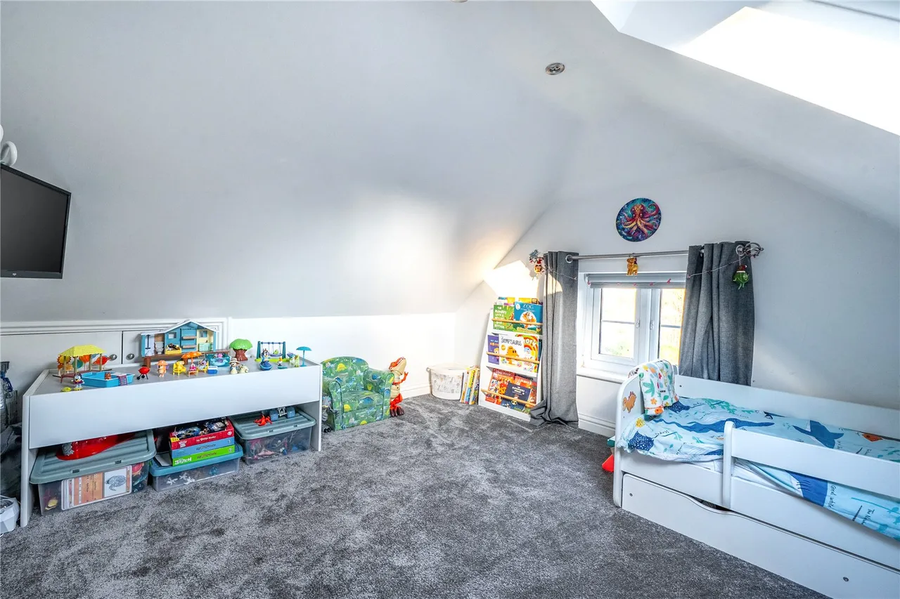 Kingsbridge End, Hook, Hampshire, RG27 9QQ, photo 15