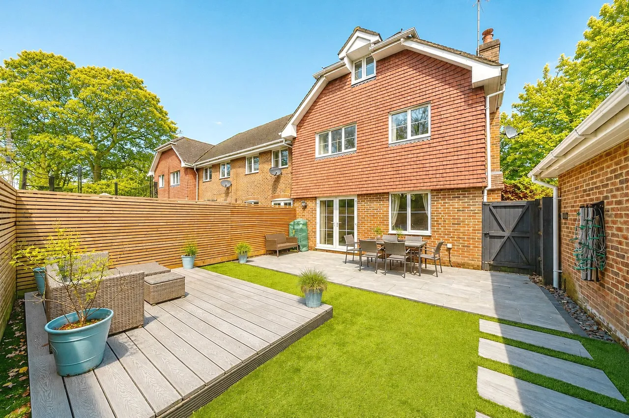 Kingsbridge End, Hook, Hampshire, RG27 9QQ, photo 6