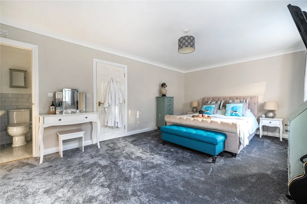 Kingsbridge End, Hook, Hampshire, RG27 9QQ, photo 4