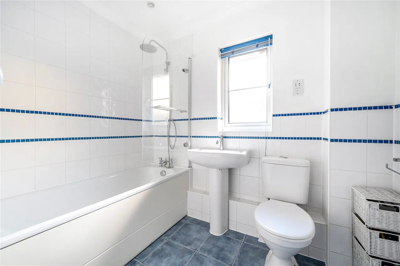 Kingsbridge End, Hook, Hampshire, RG27 9QQ, photo 17