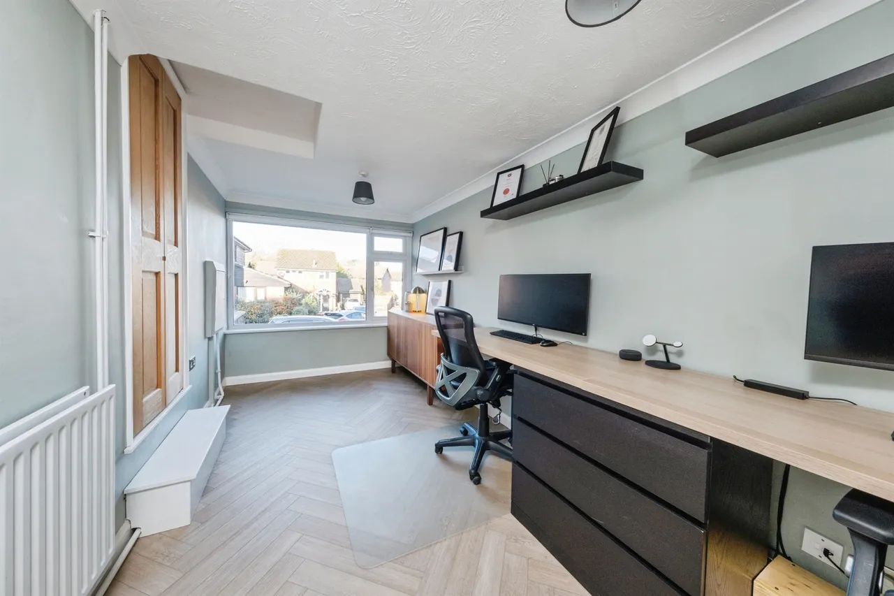 Lagonda Close, Newport Pagnell, MK16, photo 7