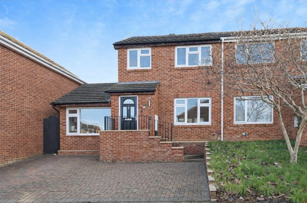 Lagonda Close, Newport Pagnell, MK16, photo 5