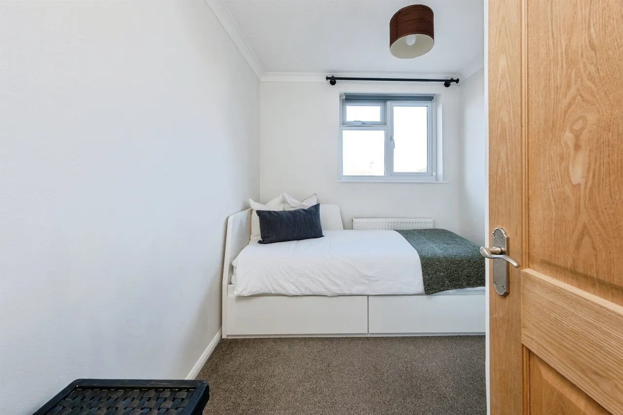 Lagonda Close, Newport Pagnell, MK16, photo 11