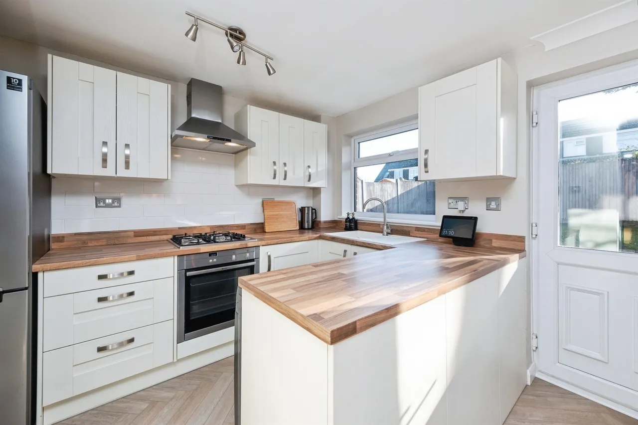 Lagonda Close, Newport Pagnell, MK16, photo 3