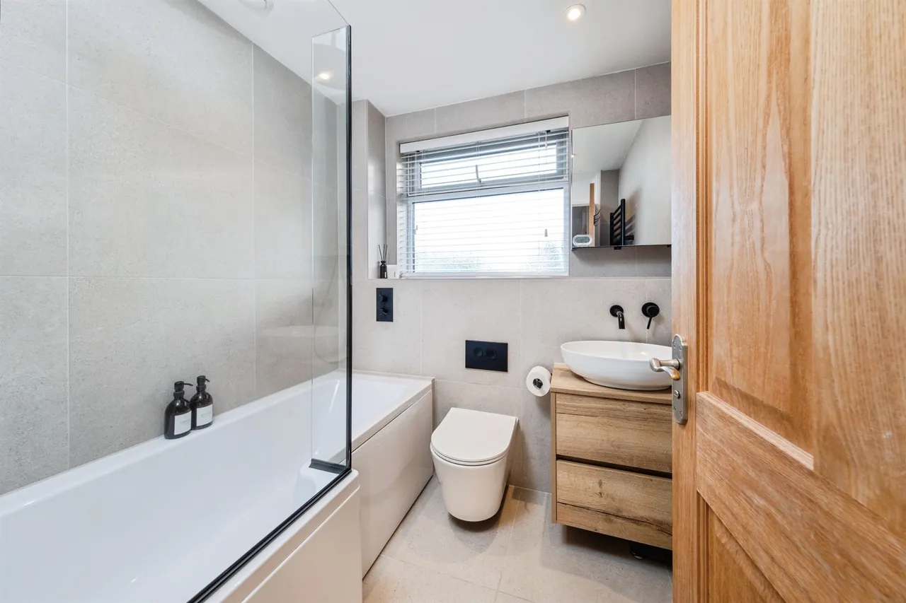 Lagonda Close, Newport Pagnell, MK16, photo 12