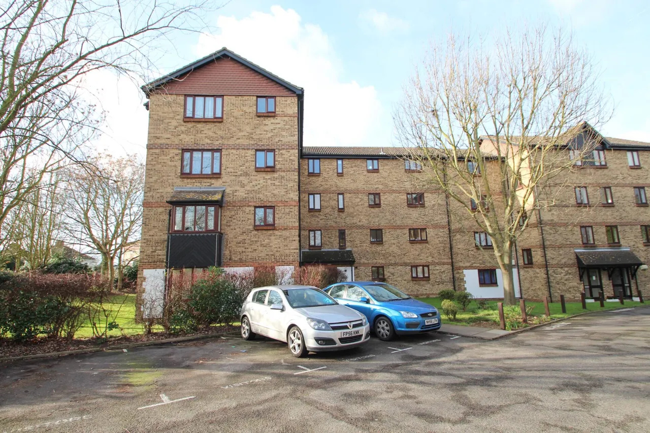 2 bed flat for sale — Chalkstone Close, Welling, Kent, DA16