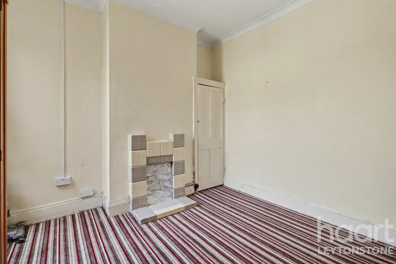 Preston Road, London, E11, photo 20