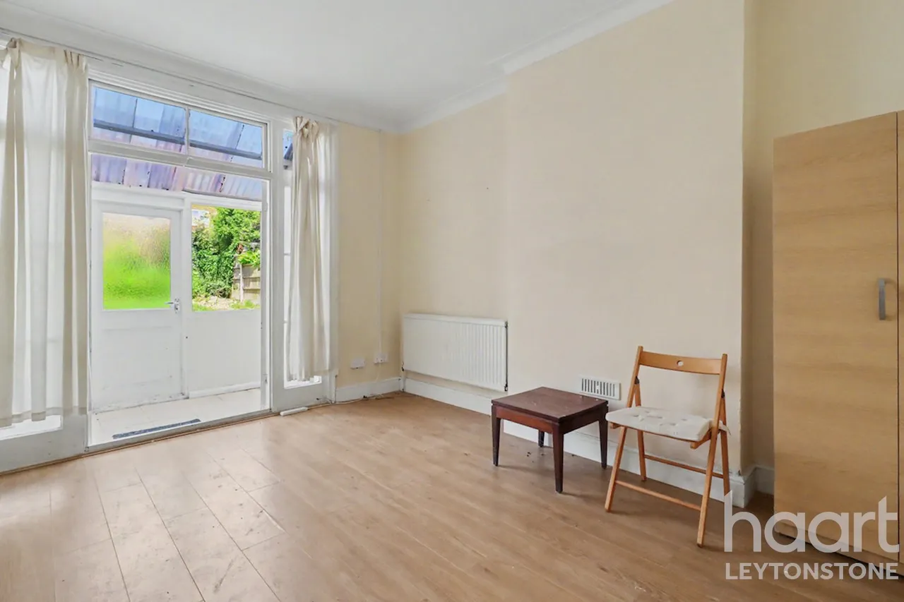Preston Road, London, E11, photo 12